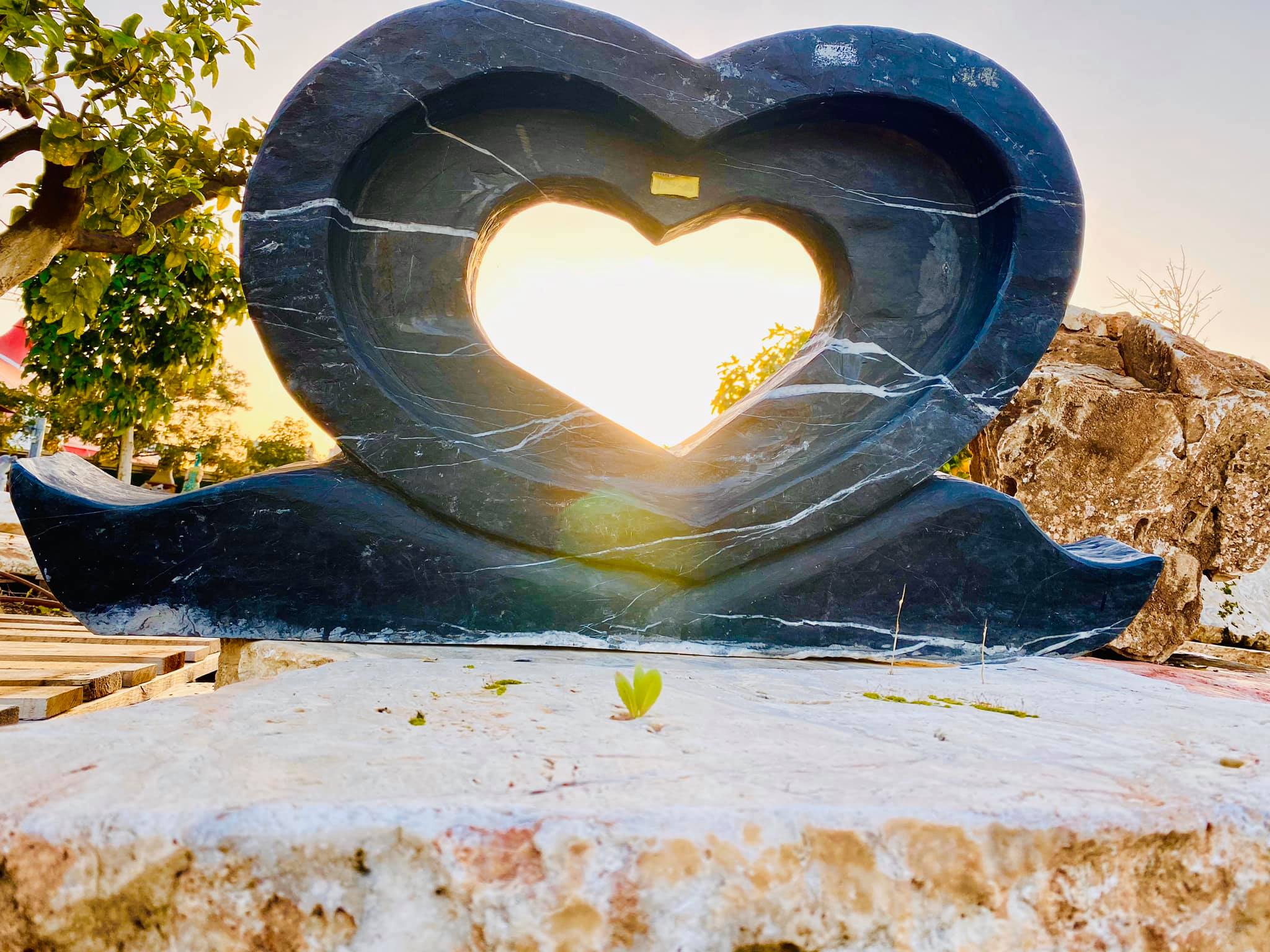 אילו סוגי סלעים מתאימים לטובת הקמת אנדרטת זיכרון? איזה סוגי סלעים מתאימים לטובת הקמת אנדרטת זיכרון?