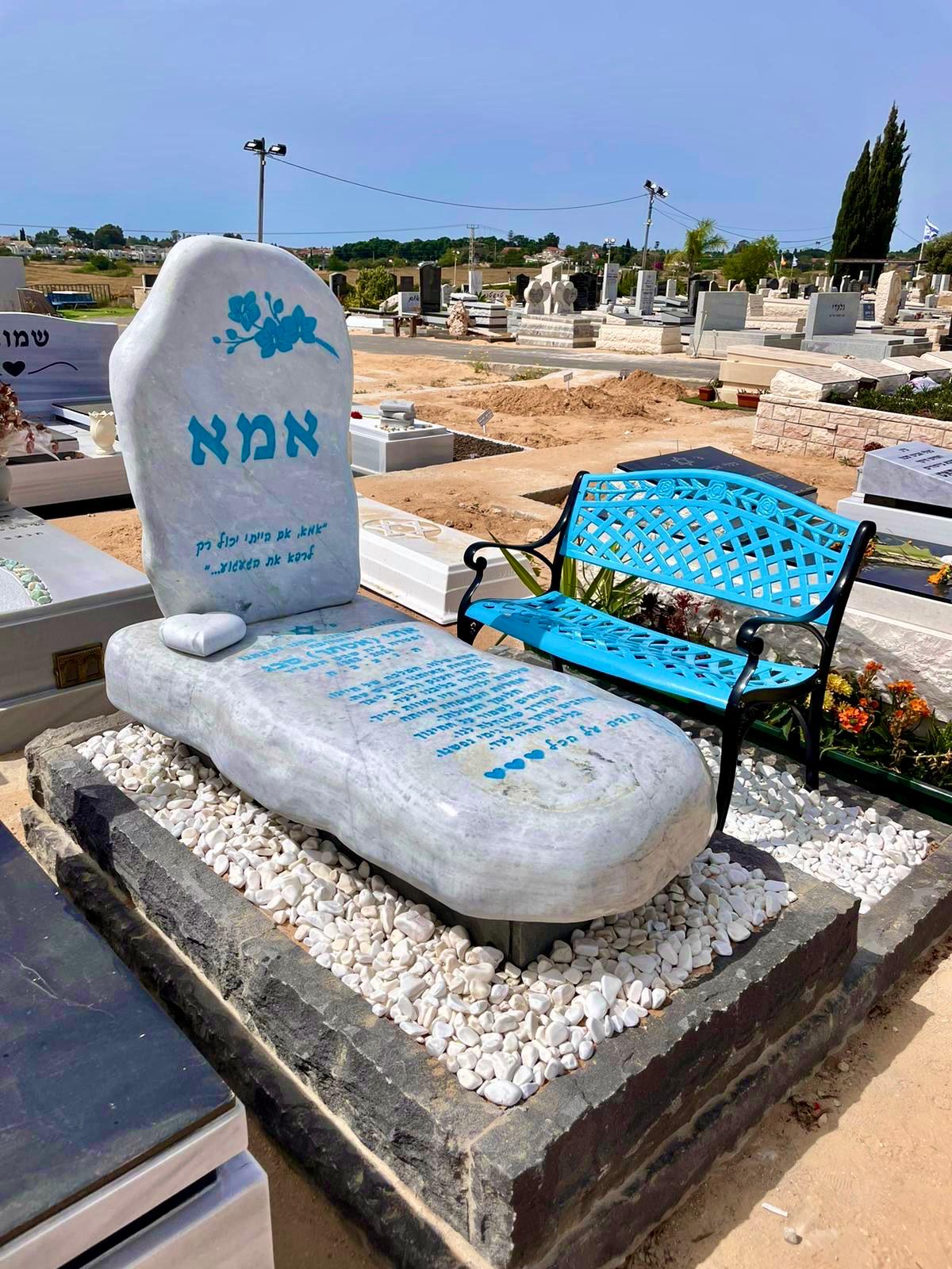 אבנים למצבה עם ספסל מצבות יפות tombstones