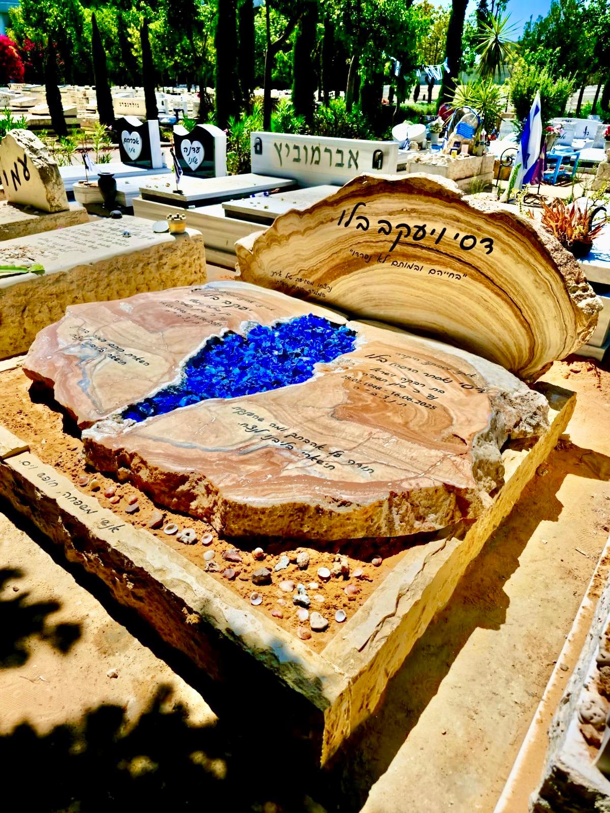 מצבה זוגית יפה קבלן מצבות בנתניה