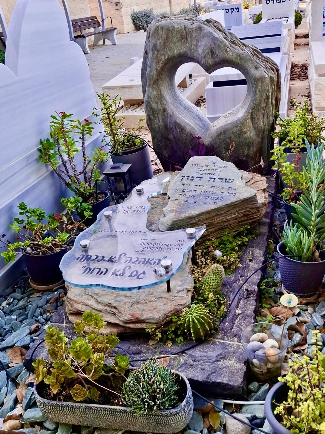 מצבה יפה קבלן מצבות במרכז אומן אבן