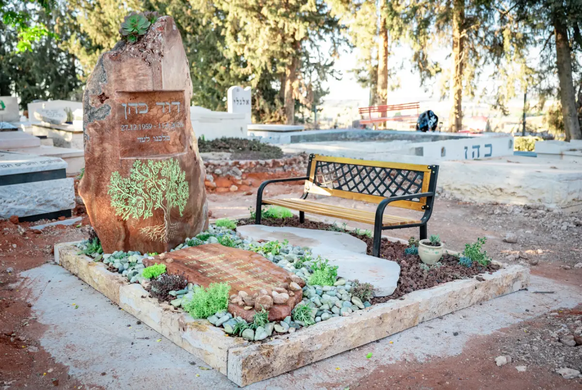 רעיונות למצבה יפה עם ספסל